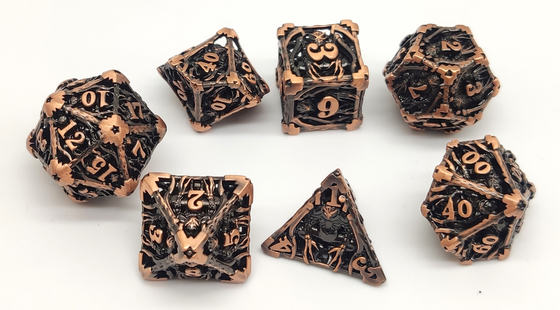 깔끔한 예리한 가장자리 작은 RPG 주사위 DND 손은 야만적 세상에 대해 오래가서 새겨졌습니다
