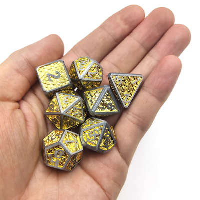 성인 DND 주사위를 위한 게임은 작은 공급자에게 다면체 RPG 고온을 할당했습니다