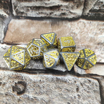 성인 DND 주사위를 위한 게임은 작은 공급자에게 다면체 RPG 고온을 할당했습니다
