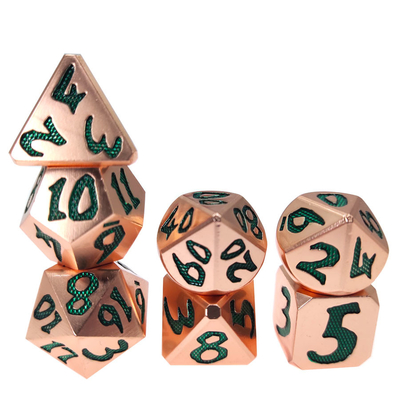 작은 RPG 역할 예리한 모서리 고급 RPG 주사위는 깔끔한 예리한 가장자리 녹색 금속 구리에서 설정했습니다