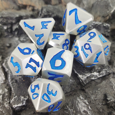 럭셔리 7 Pcs Rpg 및 Dnd 게임에 대 한 다면체 주사위 실버 블루를 붓는 던전 및 드래곤 손에 대 한 튼튼한 설정