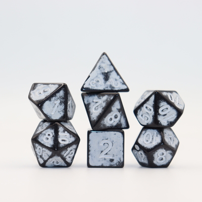 오래된 검은색 뒷면 빨간색 樹脂 캐릭터가 게임판 dice set dnd dice