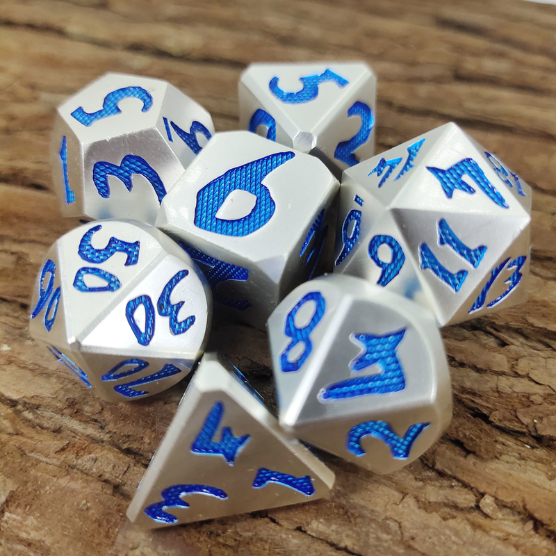 럭셔리 7 Pcs Rpg 및 Dnd 게임에 대 한 다면체 주사위 실버 블루를 붓는 던전 및 드래곤 손에 대 한 튼튼한 설정